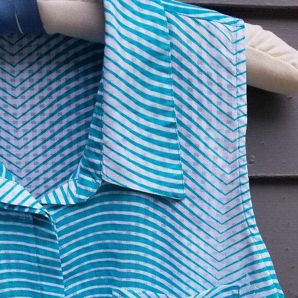 Notations Blue White Stripe Sheer Sleeveless Button Down Blouse size Medium - Picture 7 of 10